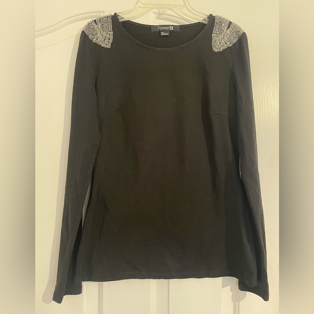 Forever 21 women’s black embellished shoulder long sleeve top size small